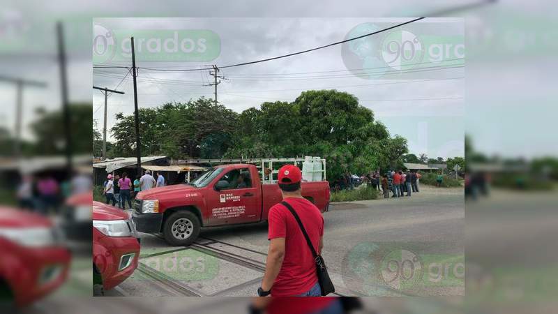 Profesores se manifiestan en Lázaro Cárdenas, Michoacán - Foto 2 