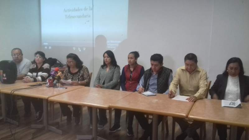 Denuncian padres de familia y docentes de telesecundaria a 11 personas de la institución por acoso laboral  