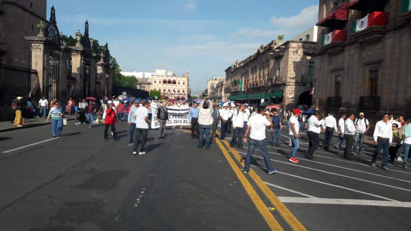 Marcha del SNTE arriba a Palacio de Gobierno 