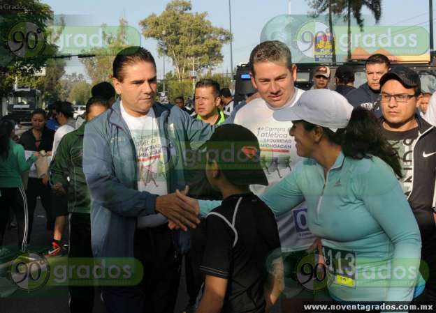 Presente el Gobernador de Michoacán en la primera carrera “Corre con tu policía” - Foto 0 