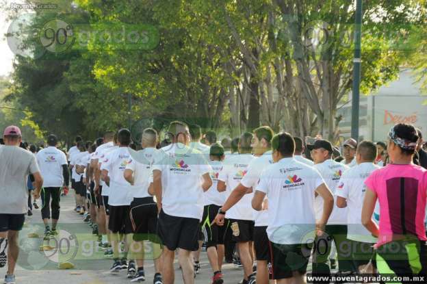 Presente el Gobernador de Michoacán en la primera carrera “Corre con tu policía” - Foto 1 