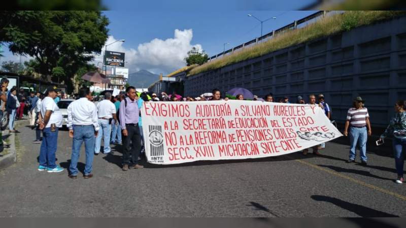 Inicia marcha de la CNTE 