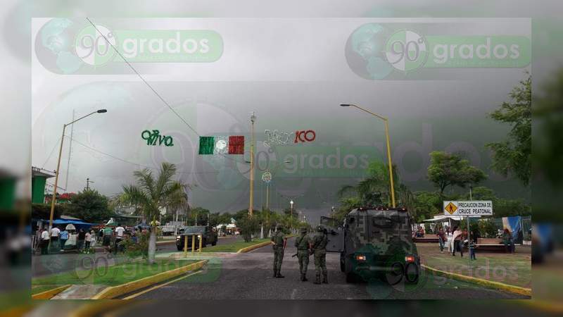 Por mal tiempo, cancelan desfile cívico militar en Lázaro Cárdenas - Foto 0 