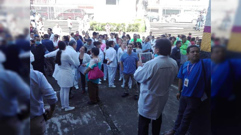 Se realiza simulacro de alerta sísmica en el Hospital General de Uruapan “Dr. Pedro Daniel Martínez” para prevenir riesgos entre la población - Foto 0 