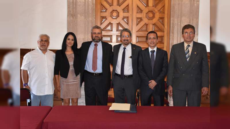 Reciben diputados proyecto de presupuesto de la UMSNH 2019 