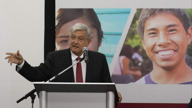 Aquí te decimos cómo obtener una beca de AMLO 