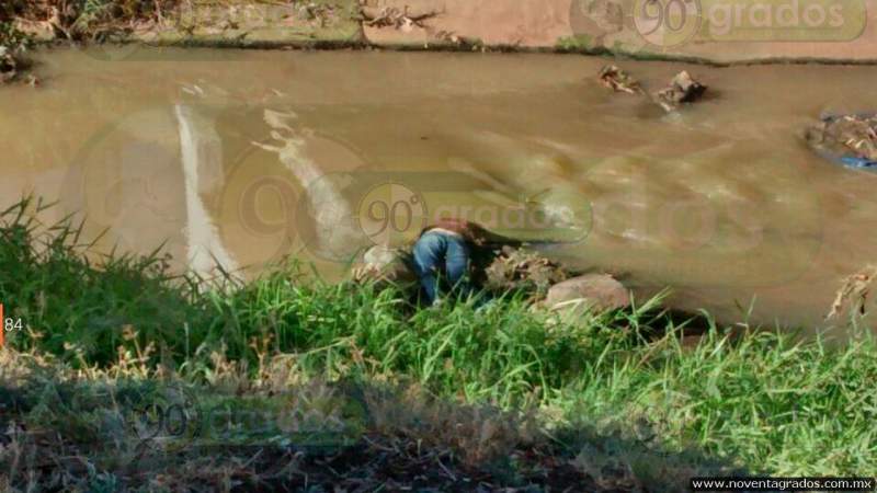 Cadáver putrefacto es hallado en río en Cortázar, Guanajuato 