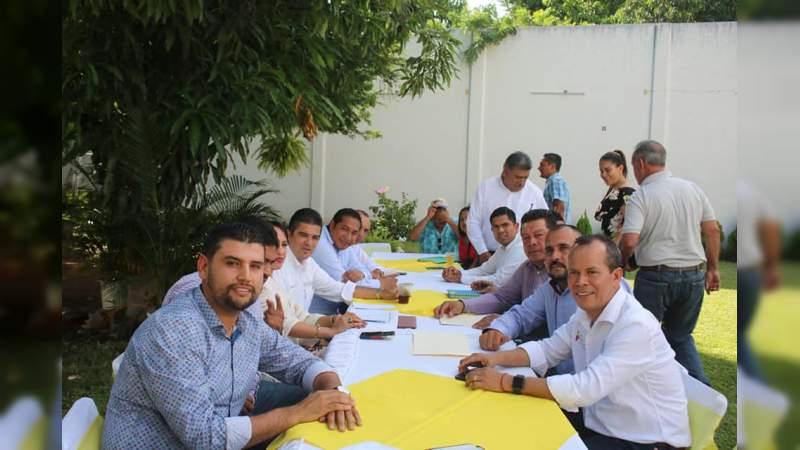 Gestiona Octavio Ocampo proyectos para municipios 
