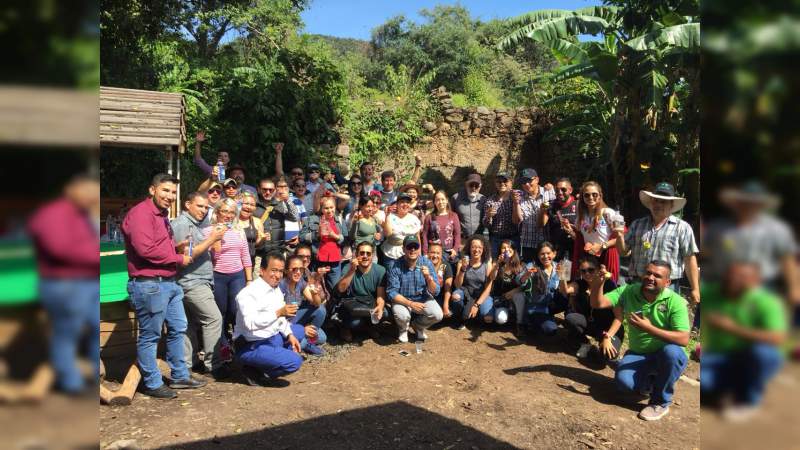 Viven la experiencia de la Ruta del Mezcal en Michoacán 