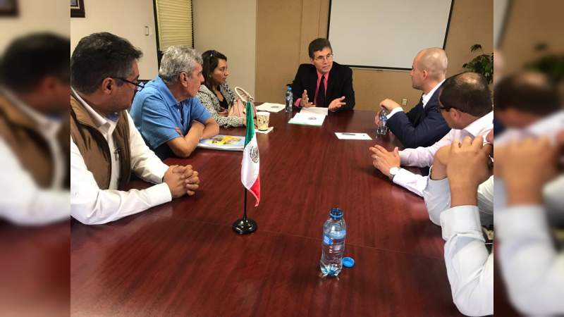 Adolfo Torres sostiene reunión con integrantes del sindicato de profesores de la UMSNH  