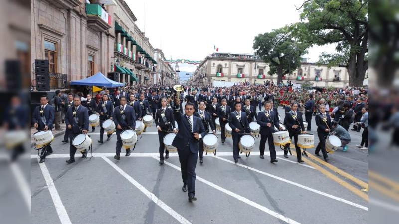 Se lleva a cabo el desfile cívico militar para conmemorar a Morelos 
