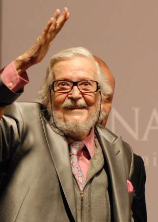 Escritor Fernando del Paso recibe Premio Miguel de Cervantes 