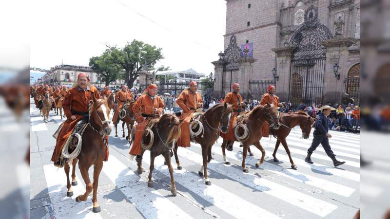 Vive Michoacán Desfile Cívico Militar conmemorativo al natalicio del Siervo de la Nación  - Foto 6 