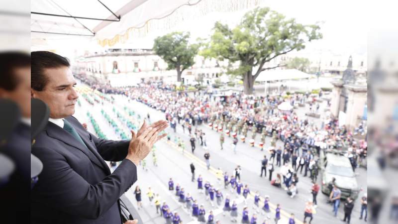 Sin novedad se llevó a cabo el desfile cívico-militar en Morelia 