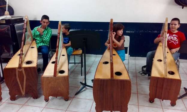 Niños y docentes de Tepalcatepec reafirman su identidad mediante el estudio de la música de Tierra Caliente - Foto 0 