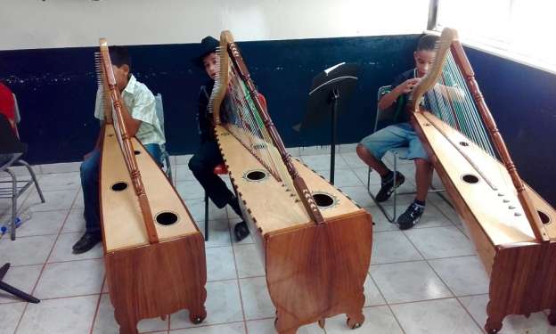Niños y docentes de Tepalcatepec reafirman su identidad mediante el estudio de la música de Tierra Caliente - Foto 1 