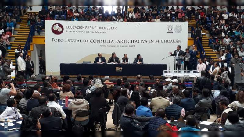  Con abucheos de la CNTE arranca Foro Educativo 