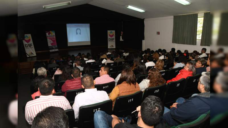 DIF Michoacán capacita para mejorar la atención a la salud de los niños - Foto 1 