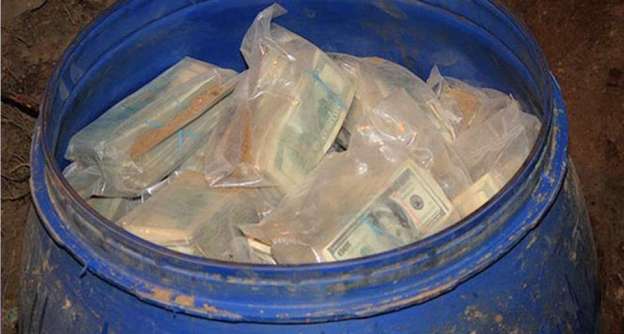 Campesino encuentra enterrados 600 millones de dólares del "tesoro" de Pablo Escobar 