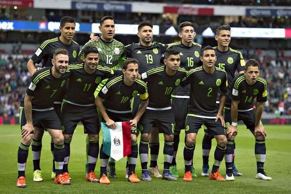 Vence México 3-0 a El Salvador - Foto 2 