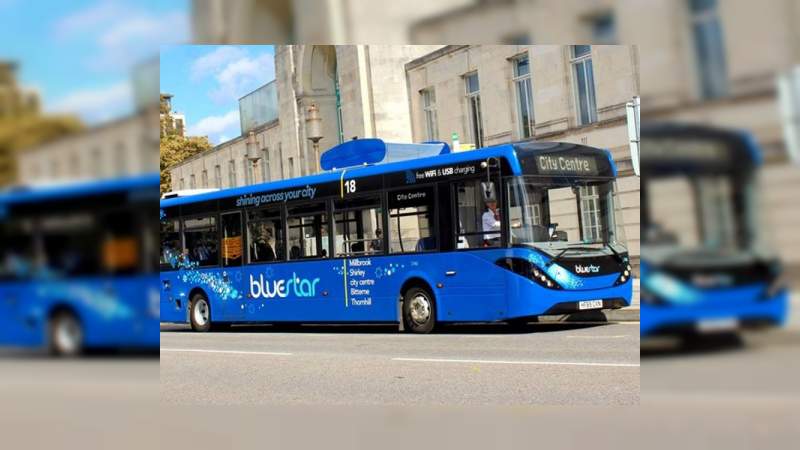 "Bluestar" el autobús que limpia el aire a su paso 