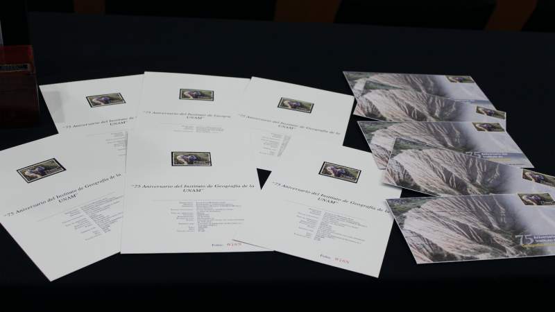 Se realiza en el Campus Morelia la Cancelación de Primer día de Emisión de la  Estampilla Postal “75 Aniversario del Instituto de Geografía de la UNAM” - Foto 1 