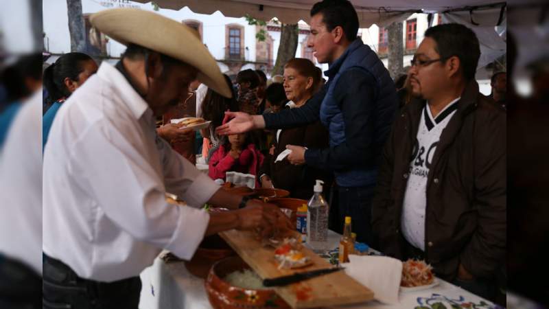 Disfrutan miles de turistas verbena popular en el majestuoso Pátzcuaro, Pueblo Mágico - Foto 0 