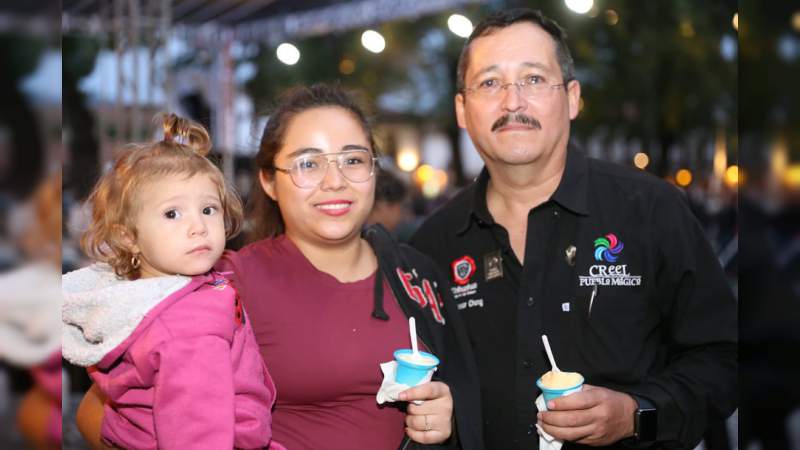 Disfrutan miles de turistas verbena popular en el majestuoso Pátzcuaro, Pueblo Mágico - Foto 1 