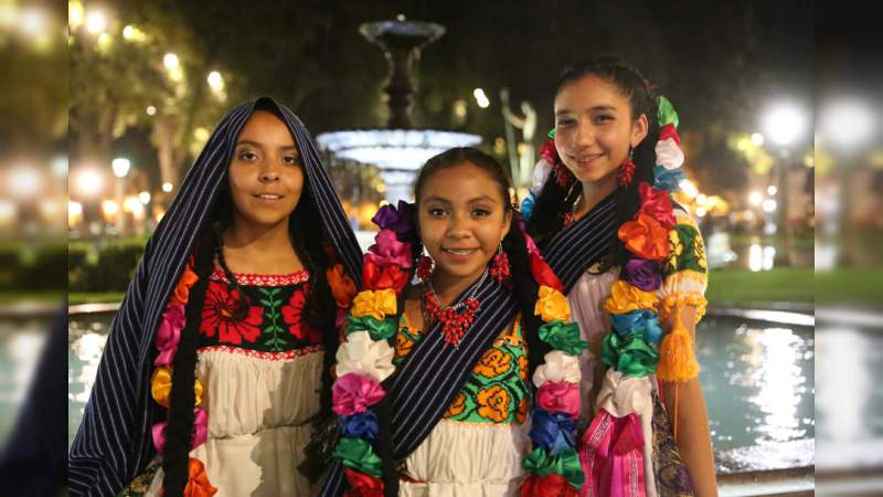 Disfrutan miles de turistas verbena popular en el majestuoso Pátzcuaro, Pueblo Mágico - Foto 4 