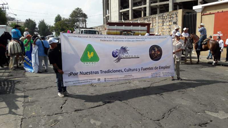 Inicia desfile Defendiendo Nuestras Tradiciones México 