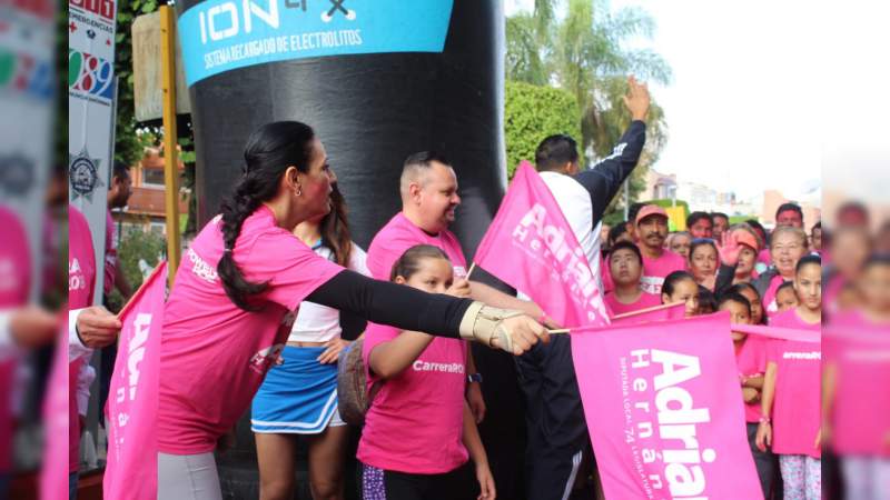 Más de 2 mil personas se sumaron a la lucha contra el cáncer de mama - Foto 0 
