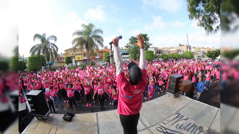 Más de 2 mil personas se sumaron a la lucha contra el cáncer de mama - Foto 2 