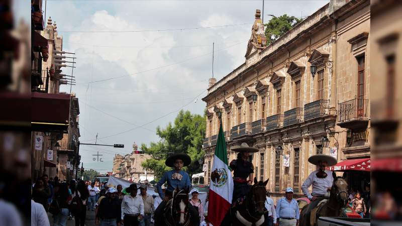 Aceptación generalizada para el Desfile en Defensa de Nuestras Tradiciones con Gallos, Toros y Caballos - Foto 0 