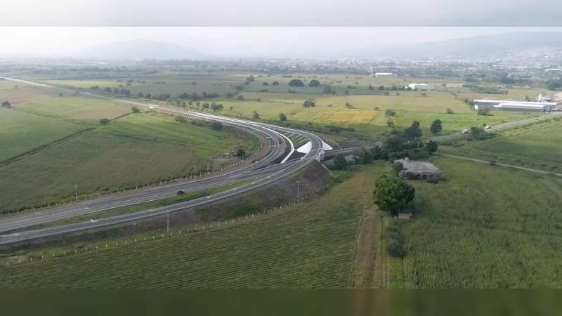 Peña Nieto destaca crecimiento económico e infraestructura carretera en Michoacán - Foto 1 