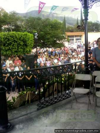 Rinden homenaje a policía caído en Villamar, Michoacán - Foto 4 