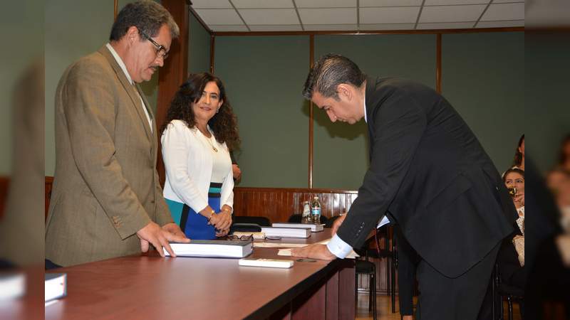 Salvador Madrigal Moreno, primer doctorado en Administración por la Casa de Hidalgo - Foto 1 