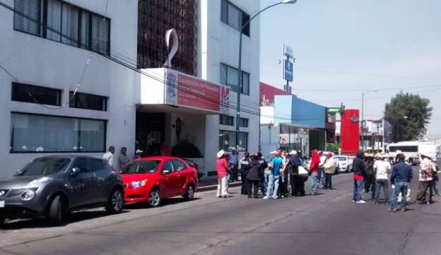 Antorchistas bloquean edificios gubernamentales en la capital michoacana 