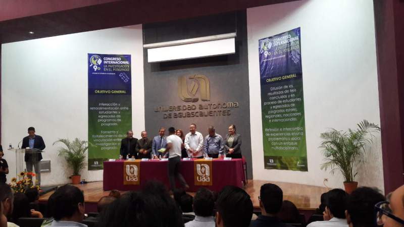 El nicolaita Luis Javier Calvillo Carranza, primer lugar en categoría de Cartel en el Congreso Internacional “La Investigación en el Posgrado” - Foto 0 