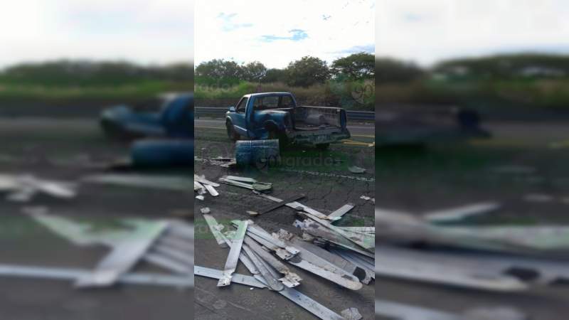 Choque en la Autopista Siglo XXI deja tres lesionados - Foto 1 