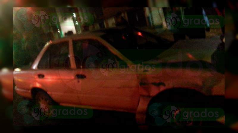 Choque entre taxi y auto particular deja dos lesionados en Zitácuaro