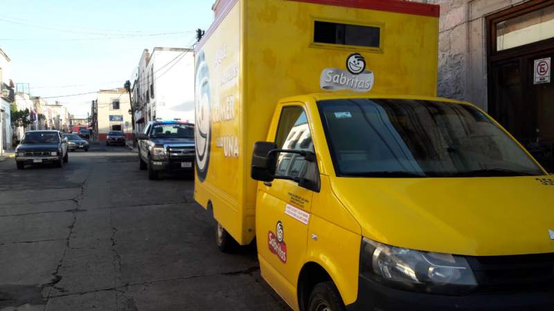 Normalistas retienen vehículos en las Tarascas - Foto 1 
