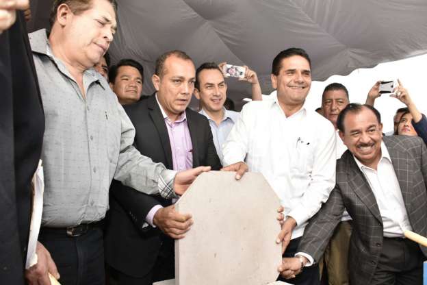 Colocan primera piedra de empresa PANFRUT y arrancan operaciones 3 empresas en Michoacán - Foto 1 