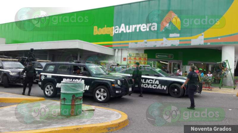 Taxistas interceptan a chofer privado y le impiden dar servicio en Lázaro Cárdenas, Michoacán - Foto 0 