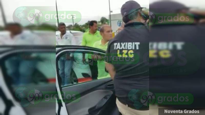 Taxistas interceptan a chofer privado y le impiden dar servicio en Lázaro Cárdenas, Michoacán - Foto 2 