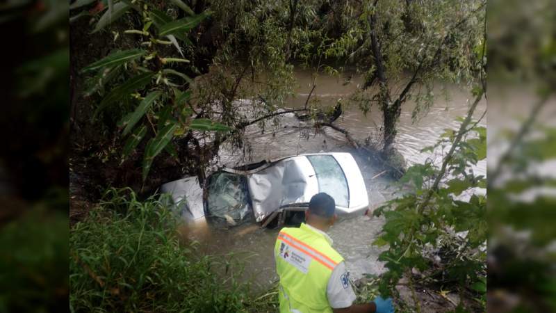 Muere al caer en su auto al Río Grande en Morelia, Michoacán - Foto 2 