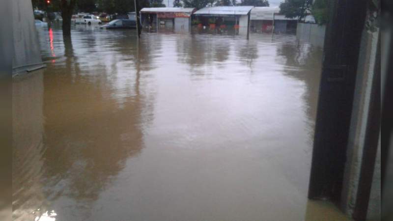 Debido a las fuertes lluvias, suspenden clases en varios planteles educativos de Morelia 