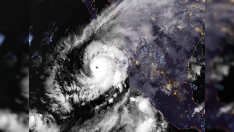 Huracán Willa sube a categoría cinco frente a costas de Jalisco 