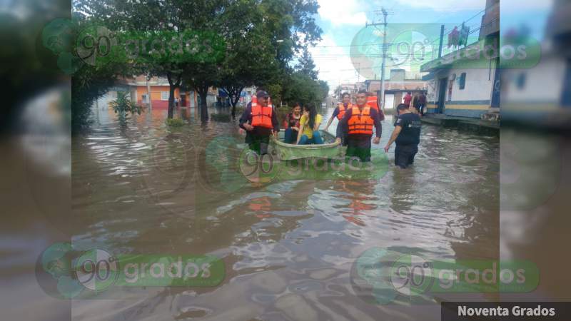 Policías evacúan a casi 200 morelianos afectados por inundaciones - Foto 0 
