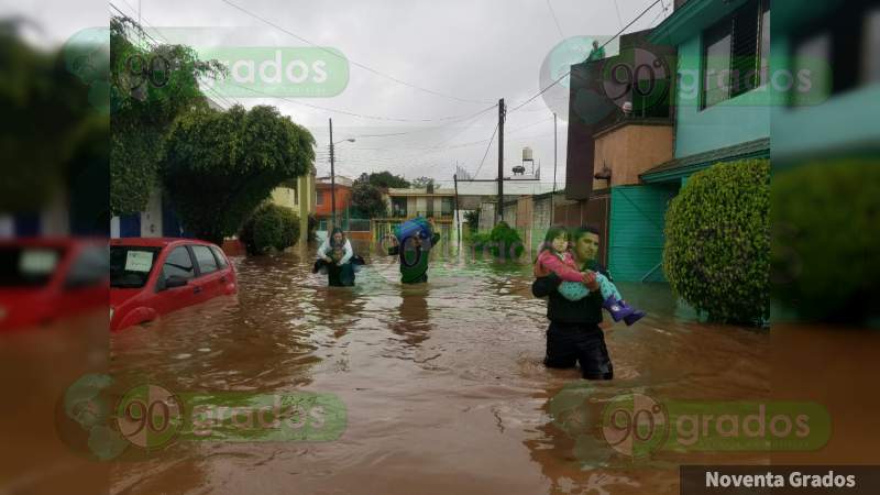 Policías evacúan a casi 200 morelianos afectados por inundaciones - Foto 1 