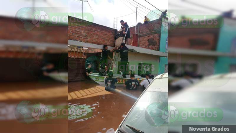 Policías evacúan a casi 200 morelianos afectados por inundaciones - Foto 2 